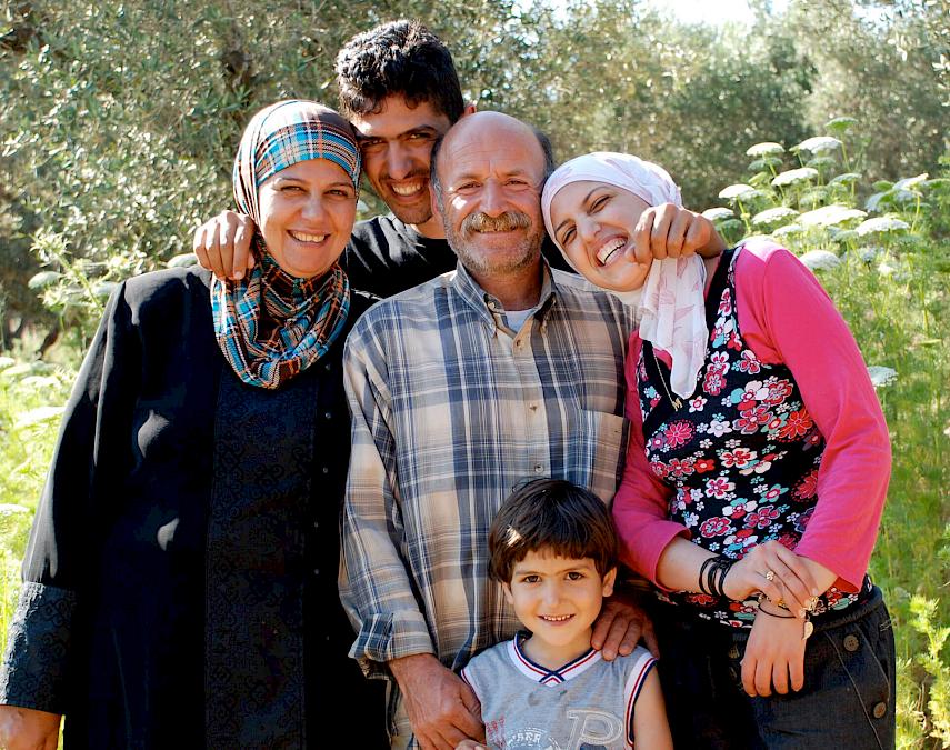 : Die Familie von Abu Mahmoud Jarar in ihrem Olivenhain
